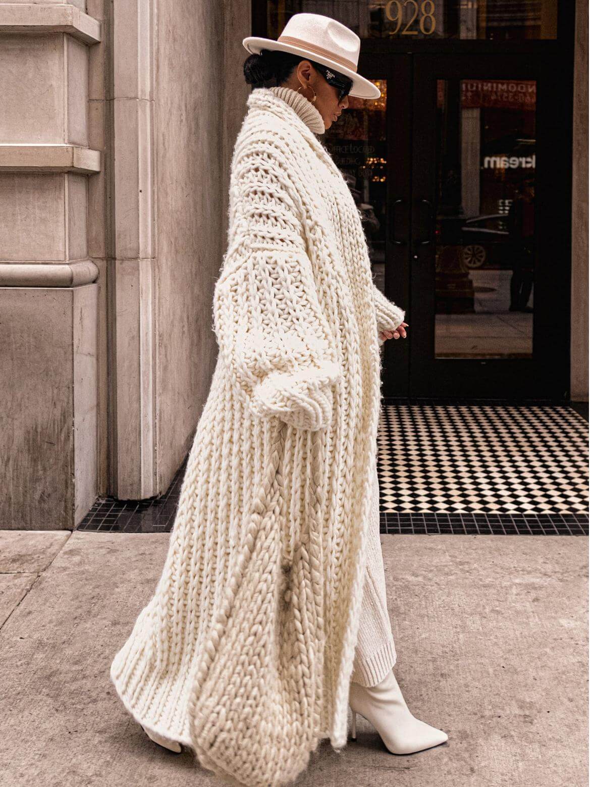 Ivory™| Stickmantel